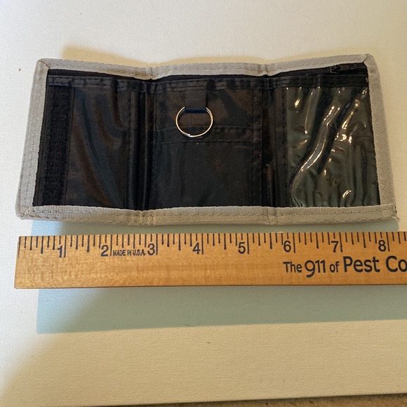 NWOT Asian Motif Tri-Fold Wallet - Picture 3 of 6